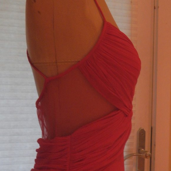 Red Formal Gown - Cache Size 8 - Picture 3 of 7